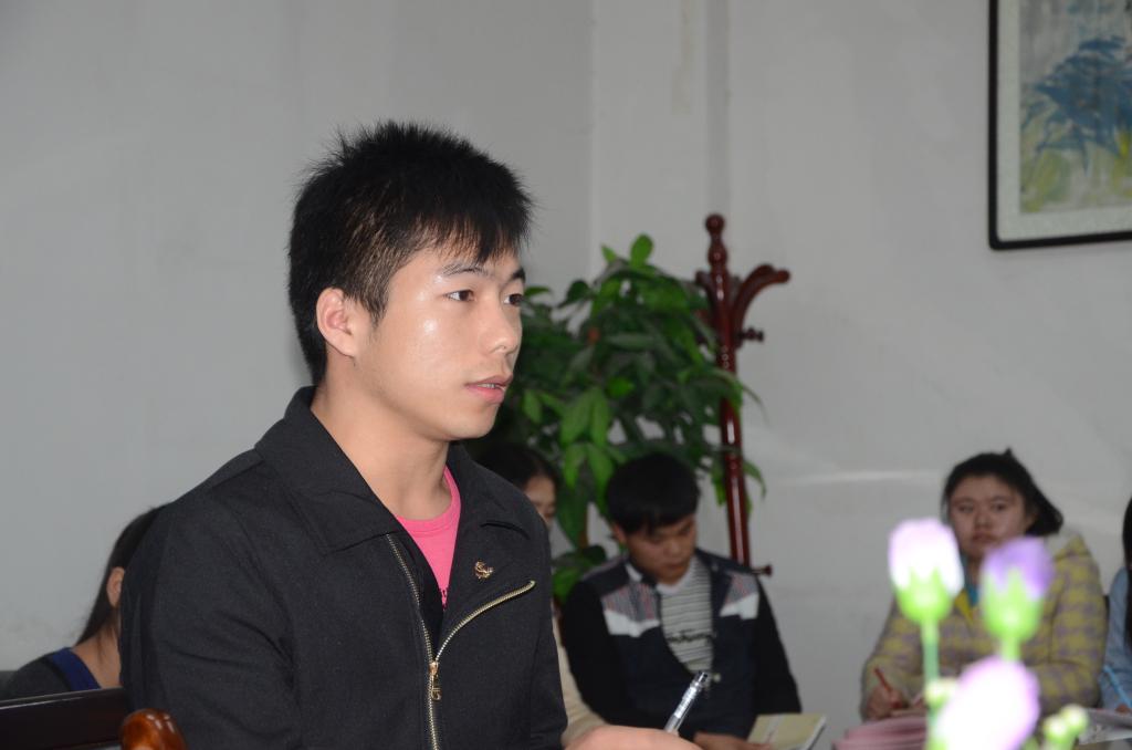 入党积极分子接受答辩质询